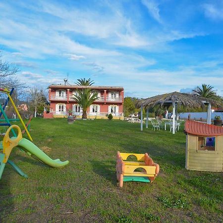 Giannis And Fridas Garden Apartment Sidari  Bagian luar foto