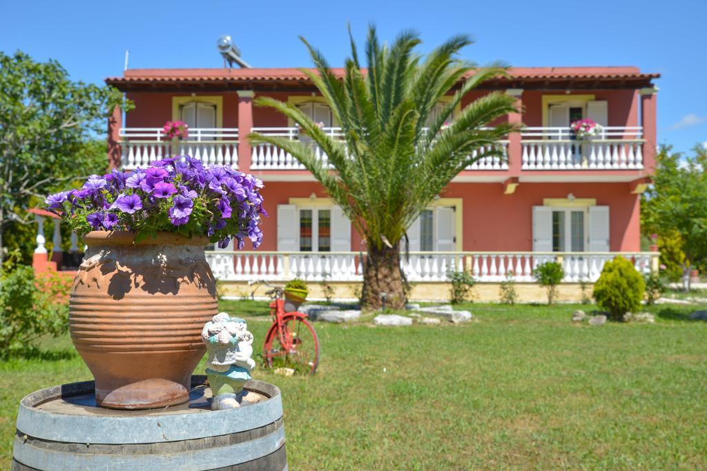 Giannis And Fridas Garden Apartment Sidari  Bagian luar foto