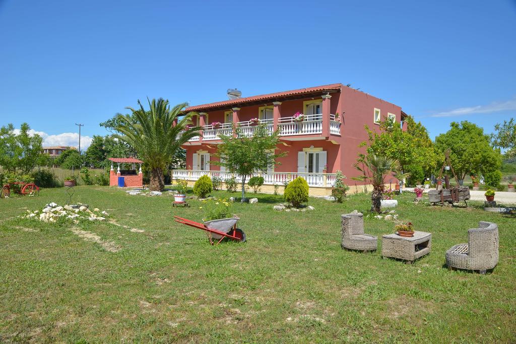 Giannis And Fridas Garden Apartment Sidari  Bagian luar foto