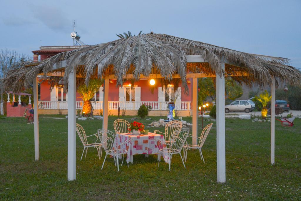 Giannis And Fridas Garden Apartment Sidari  Bagian luar foto