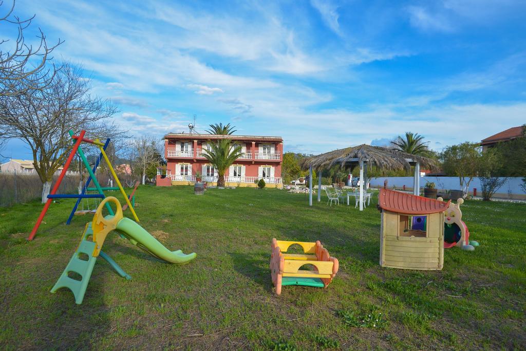 Giannis And Fridas Garden Apartment Sidari  Bagian luar foto