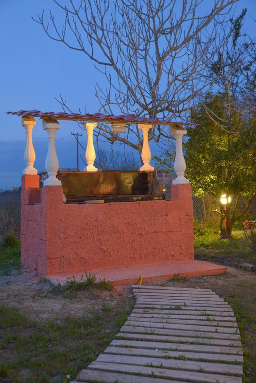 Giannis And Fridas Garden Apartment Sidari  Bagian luar foto