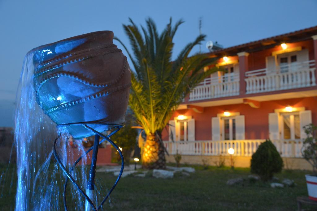 Giannis And Fridas Garden Apartment Sidari  Bagian luar foto