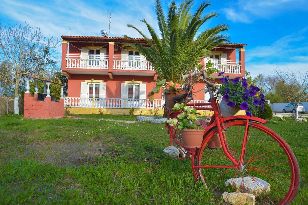 Giannis And Fridas Garden Apartment Sidari  Bagian luar foto